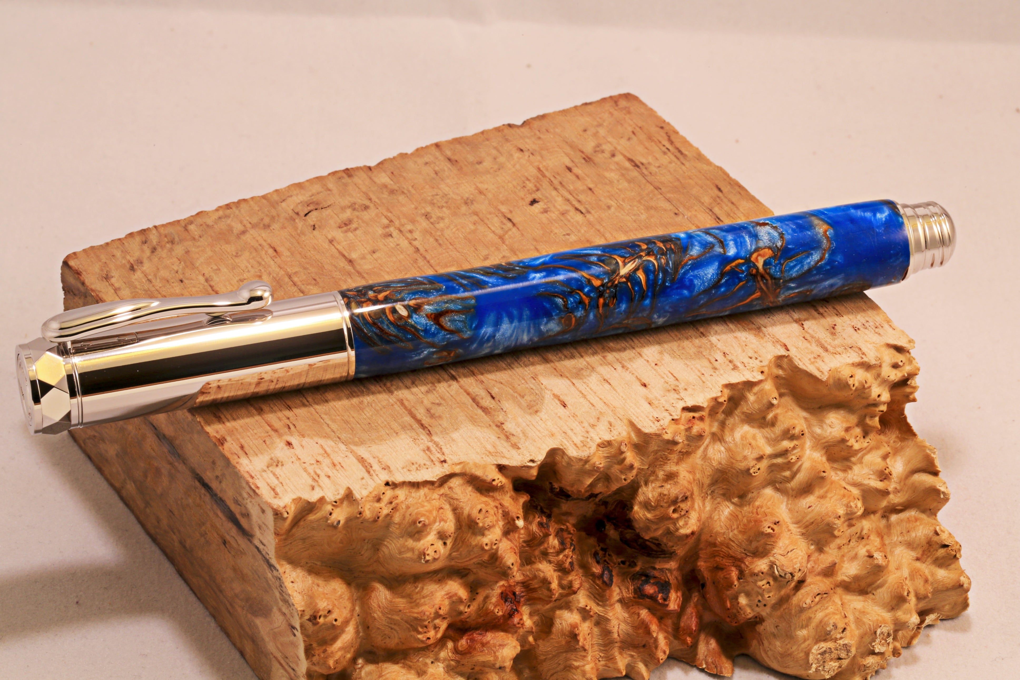 Com Rollerball Postable Mini Pine cone Pens
